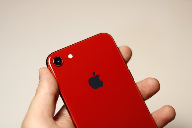 červený iphone