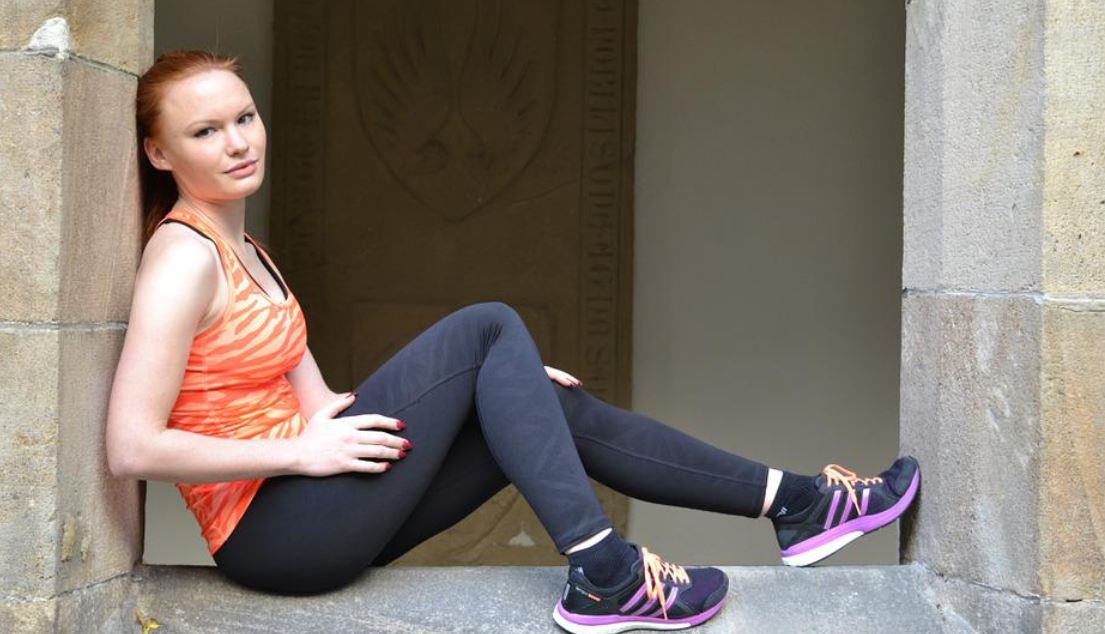 žena v legínách